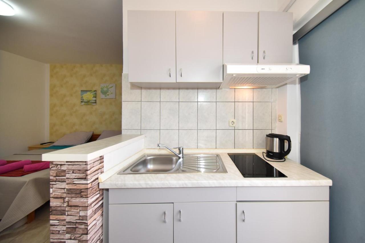 Apartments Zrakic Затон Экстерьер фото