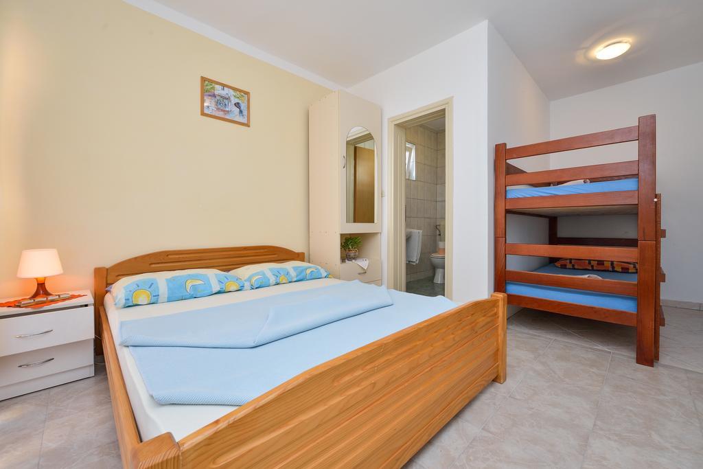 Apartments Zrakic Затон Экстерьер фото